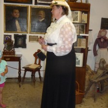 Elegantní garderóba paní Smeykalové. Foto: Jarmila Krejčová