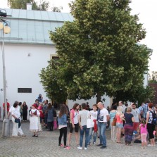 Korzo před hlavní budovou muzea. Foto: Antonín Zeman