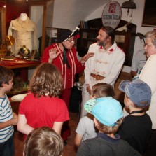 Hasič lezec, bývalý akrobat a starosta Žďáru s manželkou. Foto: Antonín Zeman