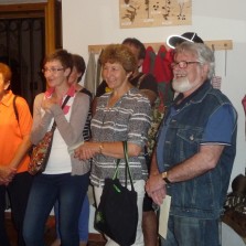 Vyprávění o mučení ve fotoateliérech posluchače baví. Foto: Jarmila Krejčová