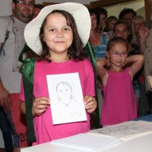 Mladá dáma s podobenkou. Foto: Antonín Zeman