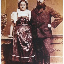 Lampář Josef Zábrš s manželkou (1909). Foto: Archiv RM
