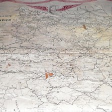 Šátek s mapou železniční sítě Rakouska-Uherska. Foto: Kamila Dvořáková