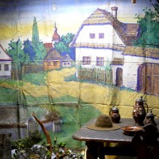 Detail ručně malované kulisy z Vysokého. Foto: Kamila Dvořáková