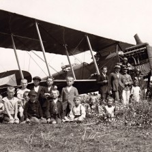 Přistání letadla ve Žďáře. Foto: archiv RM (kopie V. Frendl)