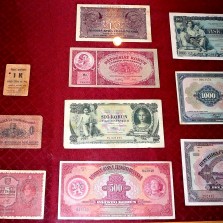 Prvorepublikové mince a bankovky. Foto: Kamila Dvořáková