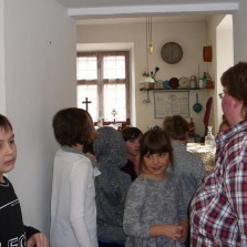Žáci ze ZŠ Fryšava se seznamují se světem síťkování. Foto: Kateřina Omesová