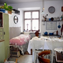 Druhá místnost výstavy - obydlí necařky. Foto: Kamila Dvořáková