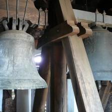 Zvony na věži kostela sv. Prokopa (vlevo Marie z roku 1489). Foto: Kamila Dvořáková