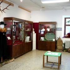 Druhá místnost výstavy - historie lovu a myslivost. Foto: Kamila Dvořáková