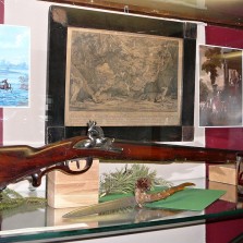 Lovecká puška s křesadlovým zámkem (přelom 18. a 19. stol.). Foto: Kamila Dvořáková