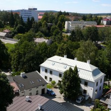 Tvrz a bývalý Ptáčkův kopec (dnes část sídliště Stalingrad). Foto: Kamila Dvořáková