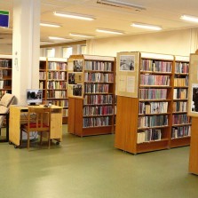 Panely výstavy v oddělení knihovny pro dospělé čtenáře. Foto: Kamila Dvořáková