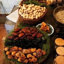 Fíky, datle, arašídy, jedlé kaštany... Foto: Kamila Dvořáková