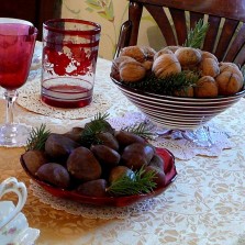 Jedlé kaštany a vlašské ořechy. Foto: Kamila Dvořáková