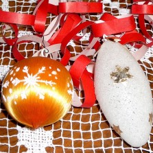 Plastové vánoční ozdoby. Foto: Kamila Dvořáková