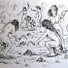 Na Dačicku na Velký pátek ráno vybíhaly nahé ženy na louku, aby se dotkly srpem země a spěchaly domů. Tento obřad měl zajistit ochranu proti krtkům (K. Dvořáková)