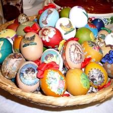 Vajíčka s polepy. Foto: Kamila Dvořáková