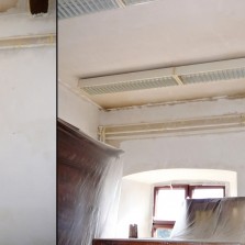 Trubky na zdi jsou k vzteku! Foto: Kamila Dvořáková