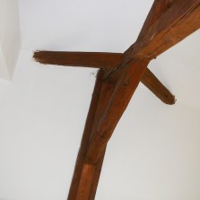 Čistě bílo a nepoškozené trámy. Foto: Kamila Dvořáková