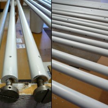 Staré a nové tyče k vitrínám. Foto: Kamila Dvořáková