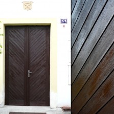 Dveře do hlavní budovy Regionálního muzea města Žďáru na tvrzi září novotou. Foto: Kamila Dvořáková