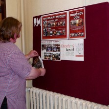 "Nová" nástěnka se těší, až bude informovat návštěvníky o nových akcích. Foto: Jarmila Krejčová