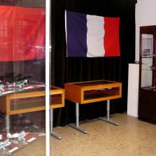 Třetí místnost a vlajky dalších bojujících mocností. Foto: Kamila Dvořáková