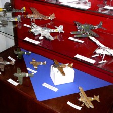 Německé a italské bojové letouny s různou kamufláží. Foto: Kamila Dvořáková