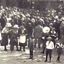 Je odpoledne, lidé plní náměstí (ilustrační snímek z jiné události). Foto: Archiv RM