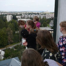 Výhled z věže mládež zaujal. Foto: Kamila Dvořáková