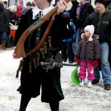 Mušketýr s mušketou a bandalírem (Ilustrační foto – zahájení výstavy Do zbraně!). Foto: Kamila Dvořáková