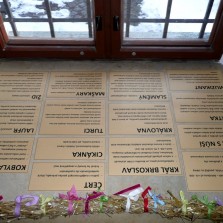 Několik krátkých informací ke každé masopustní maškaře vystavené v našich oknech. Foto: Kamila Dvořáková