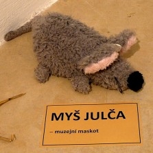 Neopomenuli jsme vystavit muzejní maskot - myš Julču. Foto: Kamila Dvořáková