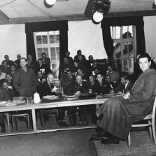 Martin G. Weiss (vpravo) před soudem v Dachau (zdroj: United States Holocaust Memorial Museum)