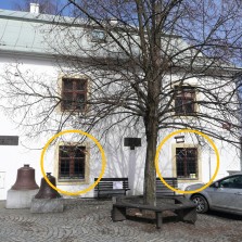 Žďárská tvrz s "výdejními" okénky. Foto: Kamila Dvořáková