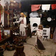 Nahlédnutí do světnice s jejími obyvateli. Foto: Kamila Dvořáková