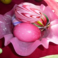 Skleněná vajíčka z přelomu 19. a 20. stol. (Herálec). Foto: Kamila Dvořáková