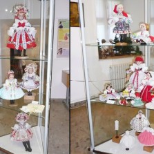 Další a další krojované panenky a krojáčci. Foto: Kamila Dvořáková