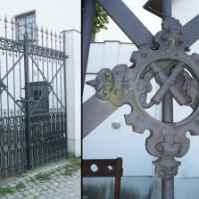 Odkud pochází brána u Moučkova domu? Foto: Kamila Dvořáková