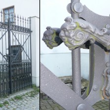Brána u Moučkova domu a její detaily. Foto: Stanislav Mikule, Kamila Dvořáková