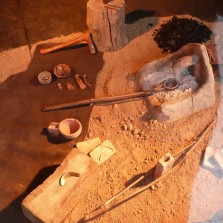 Výroba nástrojů v době bronzové. Foto: Kamila Dvořáková