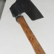 Mlynářská sekyra - cechovní atribut i důležitý pracovní nástroj. Foto: Kamila Dvořáková