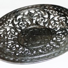 Prolamovaný talíř podle blanenského vzoru (počátek 19. stol.). Foto: Kamila Dvořáková