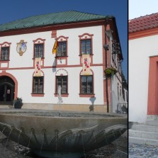 Stará radnice a její boční vchod, kde byla umístěna výstava Ferrea Millennia. Foto: Kamila Dvořáková