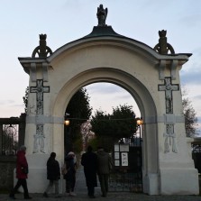 Secesní brána na Nový hřbitov. Foto: Kamila Dvořáková