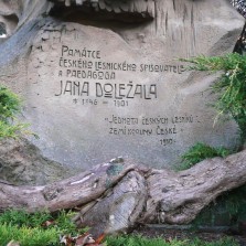 Nápis na pomníku od Václava Suchomela. Foto: Kamila Dvořáková