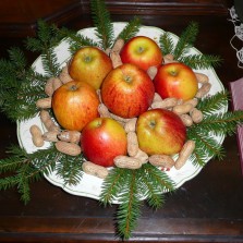 Vánoční aranžmá s jablky. Foto: Kamila Dvořáková