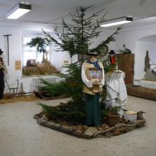 První místnost výstavy - co se na Štědrý den odehrávalo na dvoře, v sadu, či venku v přírodě? Foto: Kamila Dvořáková