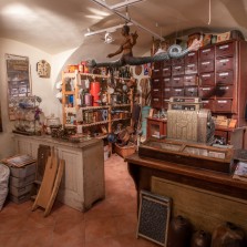 Druhá místnost - prvorepublikový krám. Foto: Milan Šustr